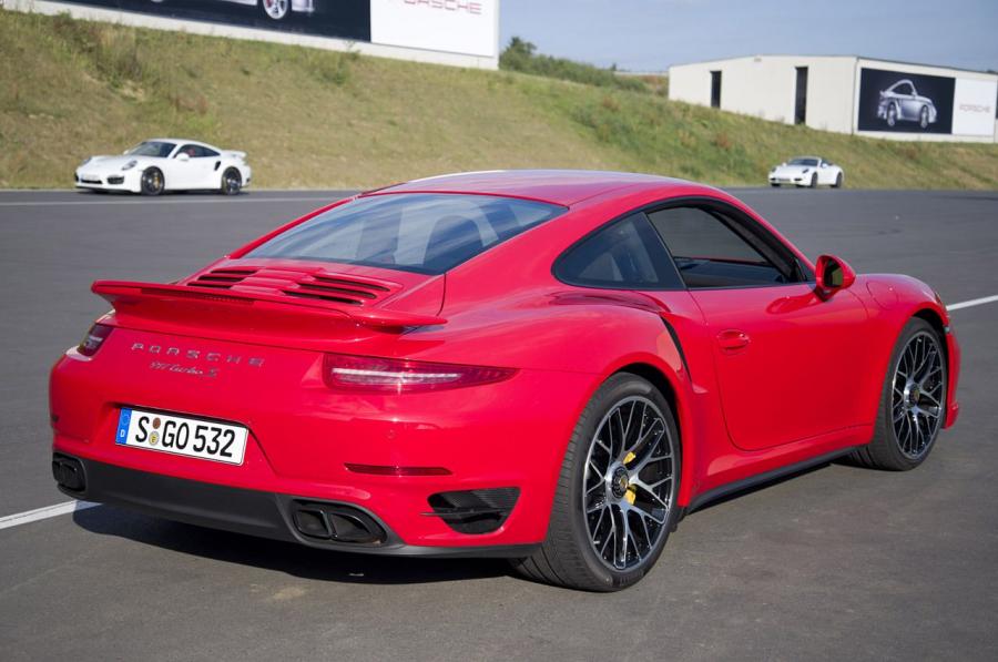  Porsche 911 Turbo S 2014 года  (фото 15 из 33)